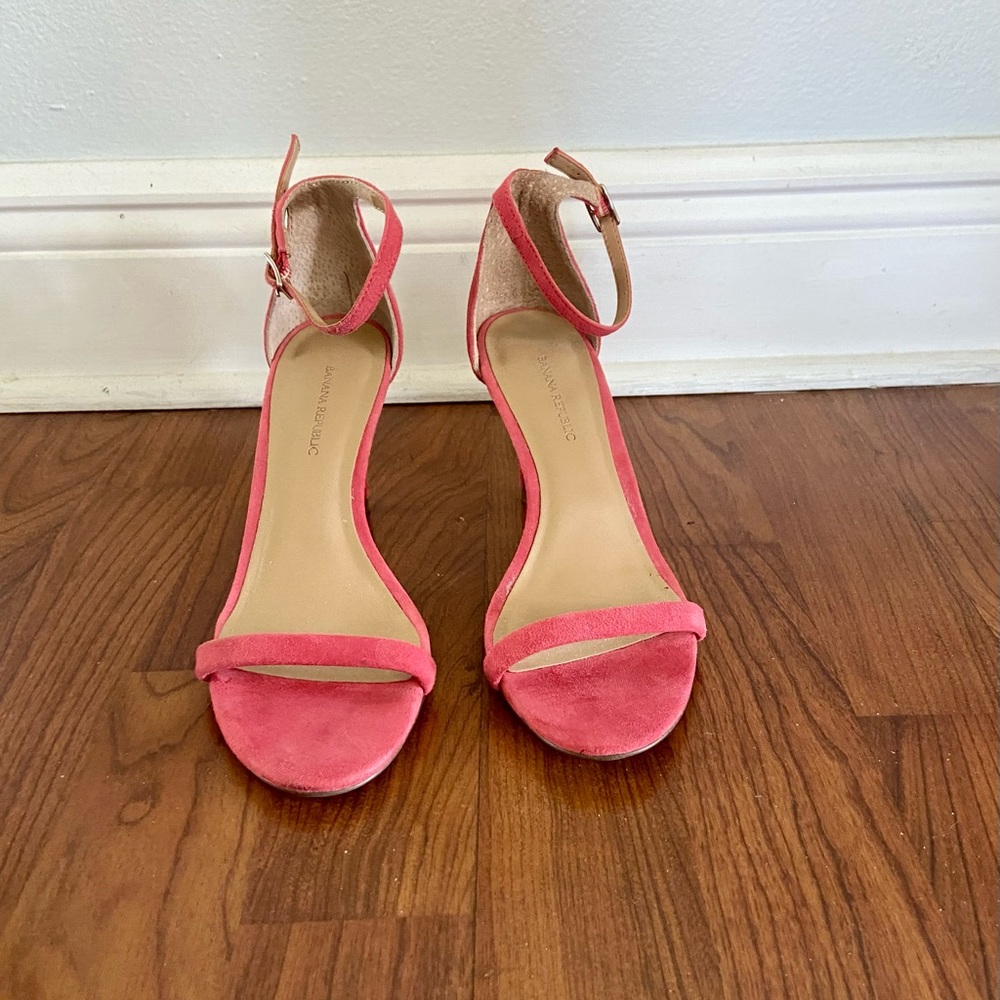 Banana Republic Bare High Heels coral suede